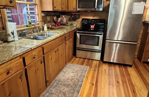 Dial Cabin | Beautiful Real Log Cabin. Not your average cabin! Hot Tub. Wifi. Fire Pit