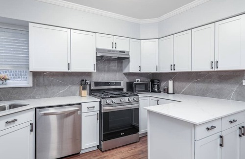 Old Town House | Beautiful, Remodeled Penthouse Unit in Old Town!