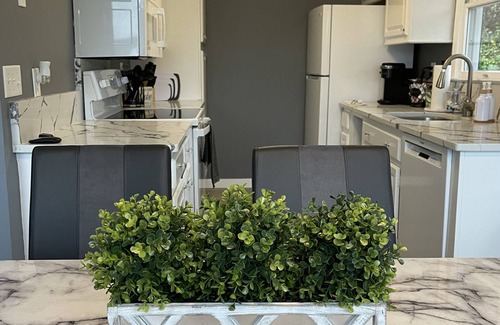 New Fairfield House | Beautiful Renovated Direct Waterfront Candlewood Lake Home~Views~Weekly Discount
