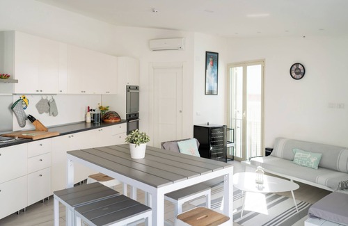 Torregrotta House | Beautiful renovated modern house, heated pool, 5' sea, Quiet & comfortable