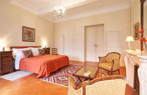 Quarante House | Beautiful renovated Mansion. Family friendly with large secluded garden and pool