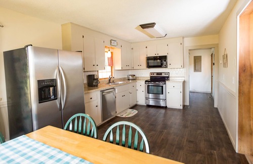 Bluff City House | Beautiful, River-Front, Pet-Free Home