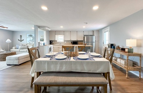 Matagorda House | Beautiful River House w/lighted fishing pier & great sunsets!