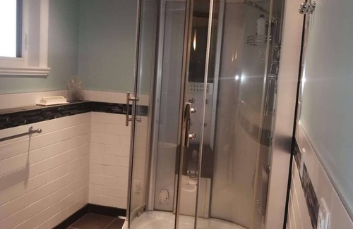 Southwest Calgary House | Beautiful Room Close to Mall