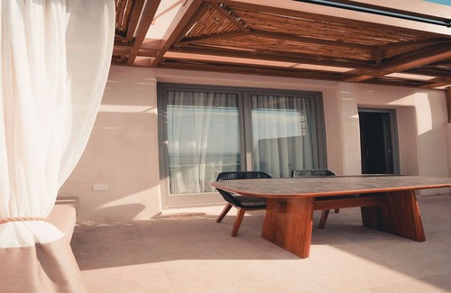 Oia Villa | Beautiful Santorini Suite | Unwind Junior Sunset Suite | 1 Bedroom | Astounding.