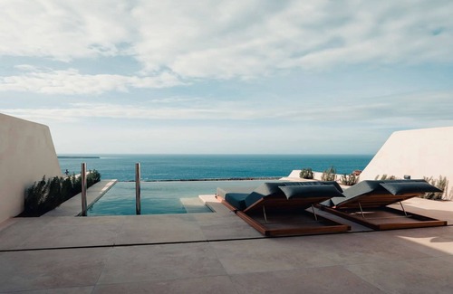 Oia Villa | Beautiful Santorini Suite | Unwind Junior Sunset Suite | 1 Bedroom | Astounding.