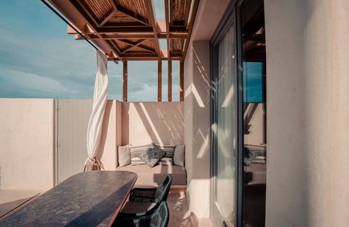 Oia Villa | Beautiful Santorini Suite | Unwind Junior Sunset Suite | 1 Bedroom | Astounding.