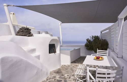 Finikia Villa | Beautiful Santorini Villa | 4 Bedrooms | Fava Eco Villa | Sleeps up to 14.