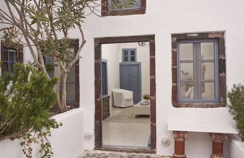 Finikia Villa | Beautiful Santorini Villa | 4 Bedrooms | Fava Eco Villa | Sleeps up to 14.