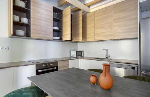 Sarria Apartment | Beautiful Sarrià 3BR, nr Old Town, by Blueground