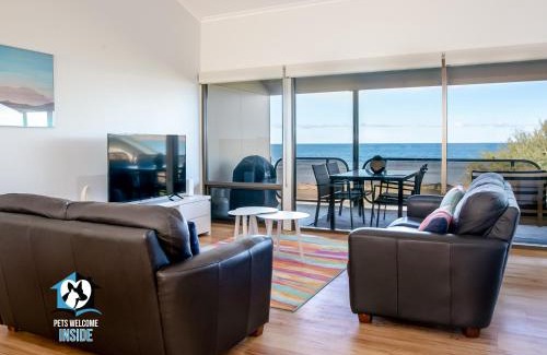 Encounter Bay House | Beautiful Sea Front 3BR with Great Views
