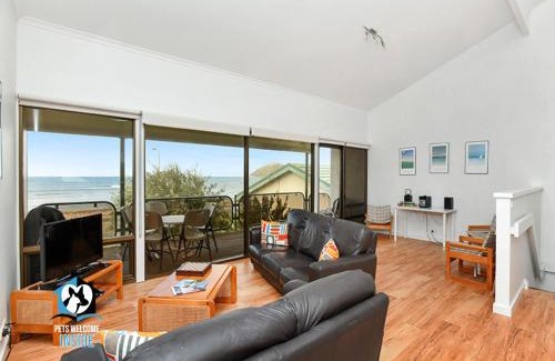 Encounter Bay House | Beautiful Sea Front 3BR with Great Views