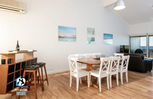 Encounter Bay House | Beautiful Sea Front 3BR with Great Views