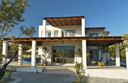 Lindos Villa | Beautiful secluded 3 bedroom luxury villa , Lindos