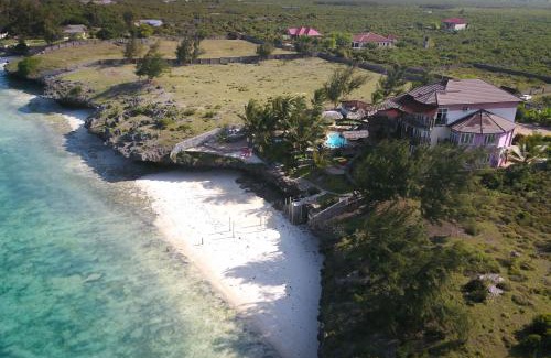 Makunduchi Villa | Beautiful Secluded 8 bedroom Beach Villa with Pool