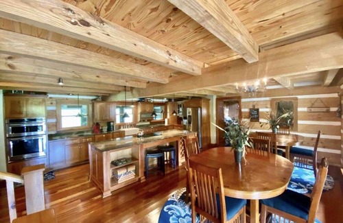 Bladensburg Cabin | Beautiful, Secluded Luxury Cabin with relaxing hot tub.