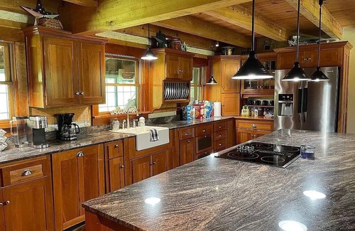 Bladensburg Cabin | Beautiful, Secluded Luxury Cabin with relaxing hot tub.