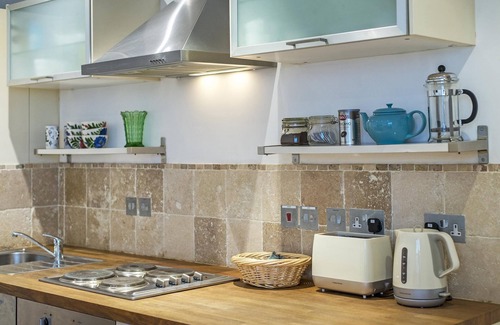 Balham Apartment | Beautiful Self Contained Apartment, 20 minutes from central London, Sleeps 4