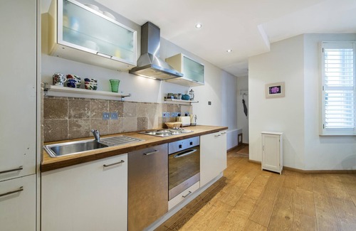 Balham Apartment | Beautiful Self Contained Apartment, 20 minutes from central London, Sleeps 4