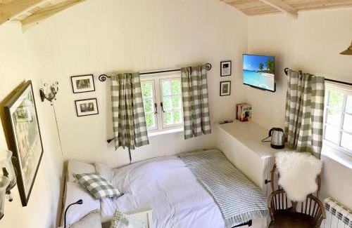 Weedon Lois House | Beautiful Shepherd's Hut - Lois Weedon