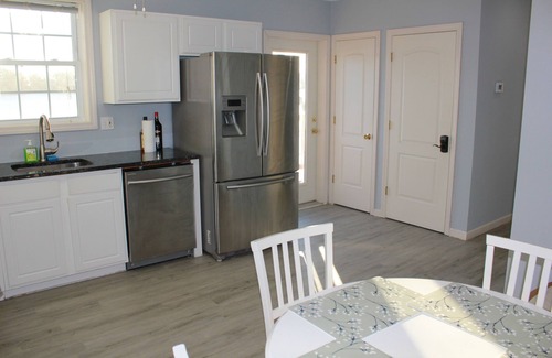 Warwick House | Beautiful Single Family house on Warwick Pond, Warwick, RI