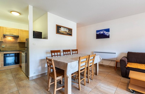 Morillon Apartment | Beautiful ski in ski out apartment for 8 people