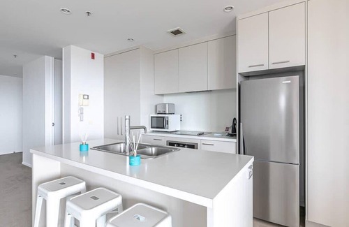 Newton Apartment | Beautiful Sky Tower View w/Parking: Zodiak Stays