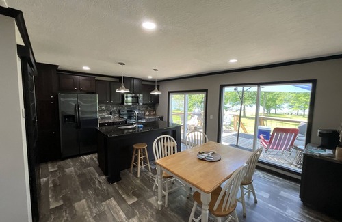 Crane Hill House | Beautiful Smith lake Home on a lazy sloping lot! No Stairs to the water!