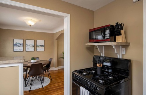 West Seneca Apartment | Beautiful South Buffalo parkside apartment
