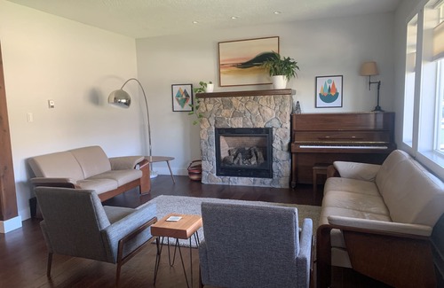 Smithers House | Beautiful Spacious 4 Bedroom Home, Ideal for Fishing and Outdoor Enthusiasts.