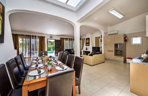 Santa Eulalia Villa | Beautiful, Spacious 6 Bedroom Villa Santa, Centrally Located In Albufeira