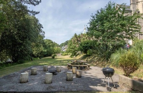 Mumbles Apartment | Beautiful spacious apartment 100m from the beach