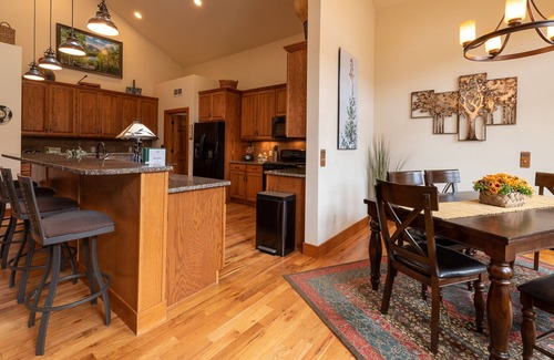 Aspen Brook House | Beautiful, Spacious, & Clean Family Home! Close to Rocky Mtn N.P., and YMCA