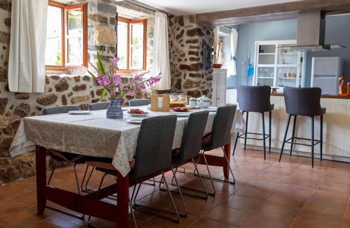 Portela Apartment | Beautiful spacious farmhouse apartment, with private pool, terrace, BBQ, Netflix