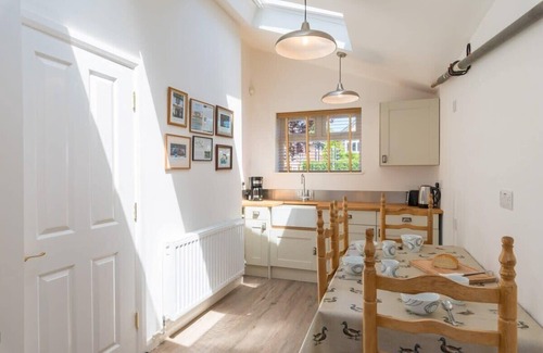 Cambridge Apartment | Beautiful, spacious guest suite, parking, central!