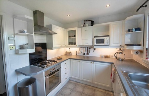 Longcroft House | Beautiful spacious house Airport