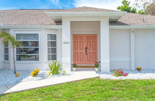 Englewood East House | Beautiful Spacious Home! Close to Beaches - HEATED Private Pool