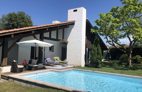 Mezos House | Beautiful, spacious house with pool, between the forest and the beach.