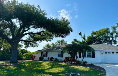 Englewood East House | Beautiful specious home conveniently located 10 minutes from Englewood beach