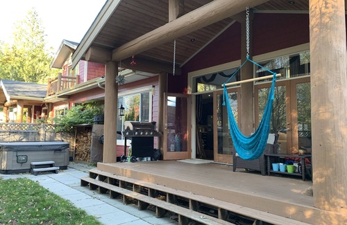 Brackendale House | Beautiful Squamish Pet Friendly home