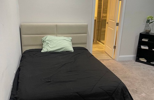 Aberdeen Apartment | Beautiful Studio Bedroom Rental!