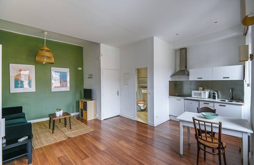 Saint-Lambert Apartment | Beautiful studio close to the beach