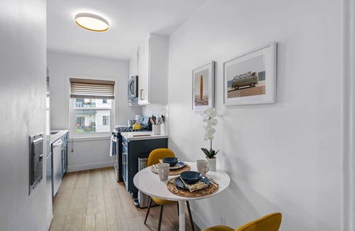 Palms Apartment | Beautiful Studio in Mar Vista!