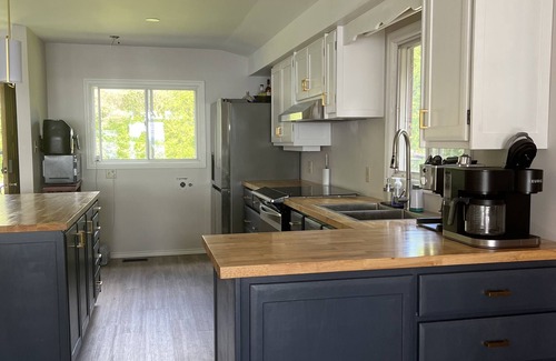 Fenelon Falls Cottage | Beautiful Sturgeon Lake Retreat