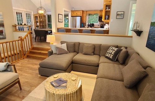 Dorset Cottage | Beautiful & stylish waterfront cottage on the best bay of Lake of Bays