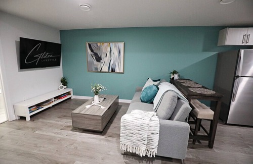 Southwest Edmonton Condo | Beautiful Suite King Bed|Long Stays|Disney|Airport