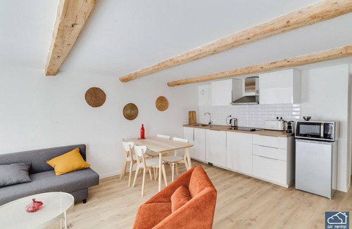 Thiers Apartment | Beautiful T2 city center - COURS JULIEN/RÉFORMÉS - Air Rental