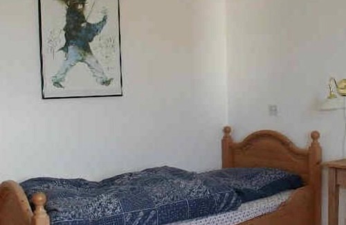 Claddaghduff Apartment | Beautiful thatched cottage. Walk to the beach and village