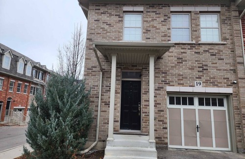 Mount Hope Huron Park House | Beautiful Three Bedroom House