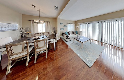 Tierrasanta House | Beautiful Tierrasanta 3 Bedroom, 2 Car Garage